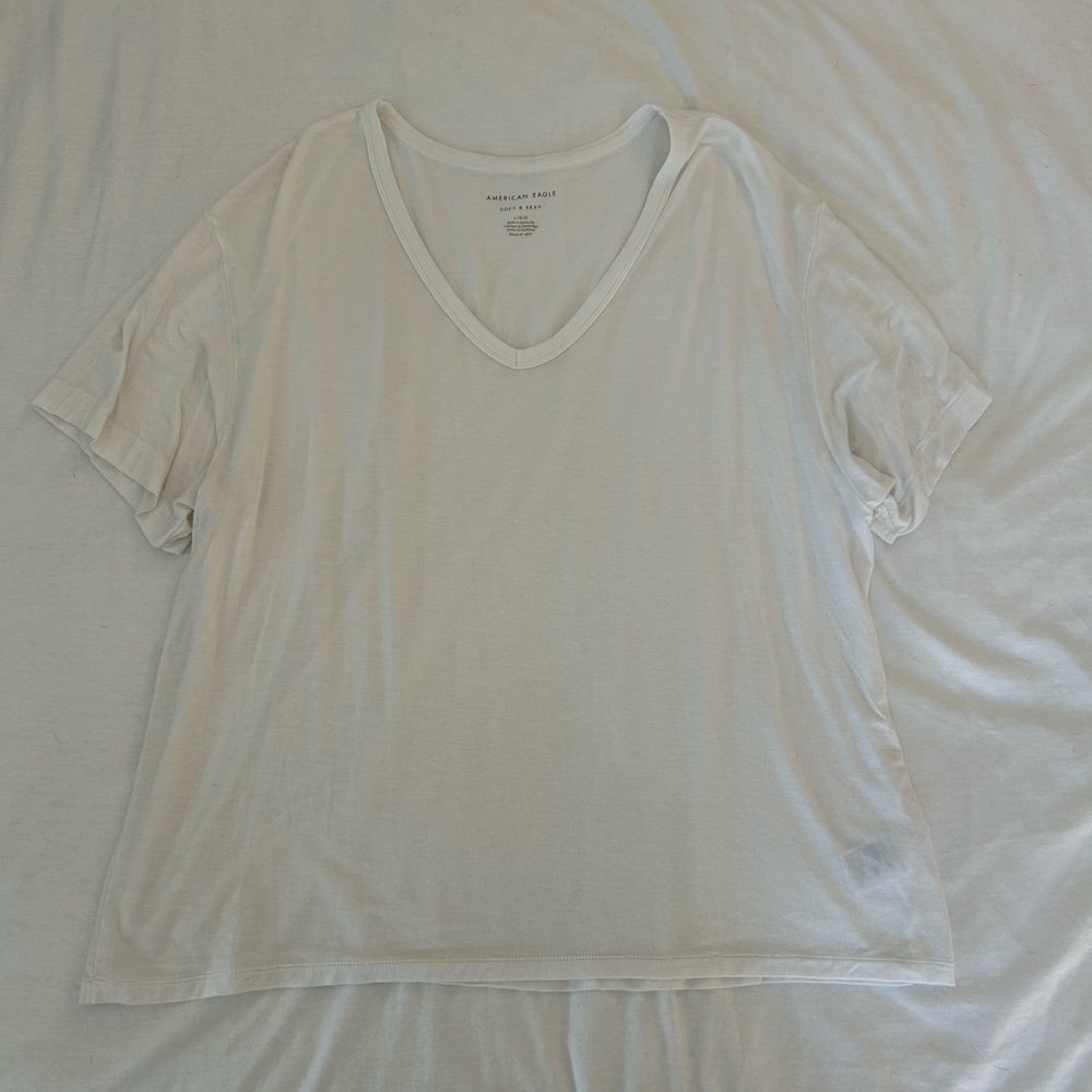 American Eagle Outfitters Soft & Sexy Cream V-Neck Tee - Picture 2 of 10